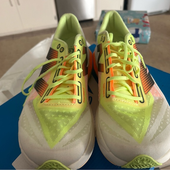 New Balance FuelCell SuperComp Elite v4 - Picture 2 of 5